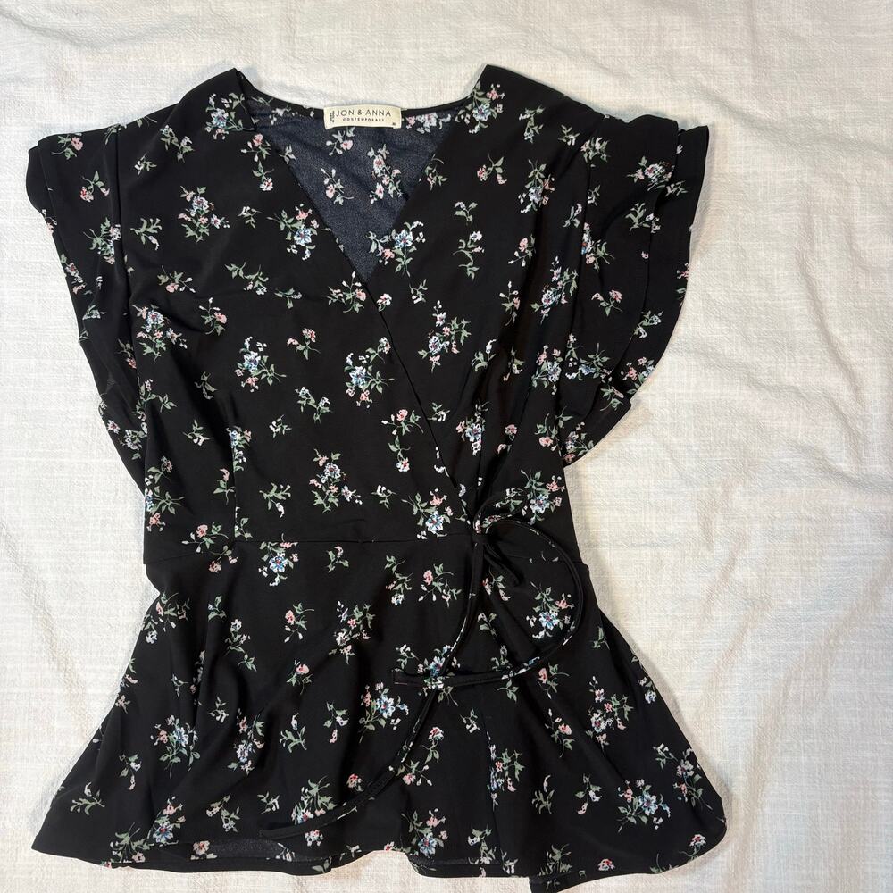 Jon & Anna Black Floral Faux Wrap Blouse M Flutter Sleeve Peplum Dark Romantic